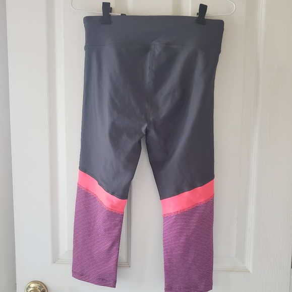 NWOT Under Armor gym pants - Picture 2 of 4